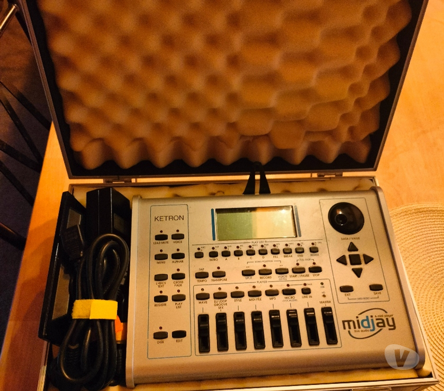 Instruments de musique Haut-Rhin Mulhouse - Photos Vivastreet Arrangeur lecteur Ketron Midjay