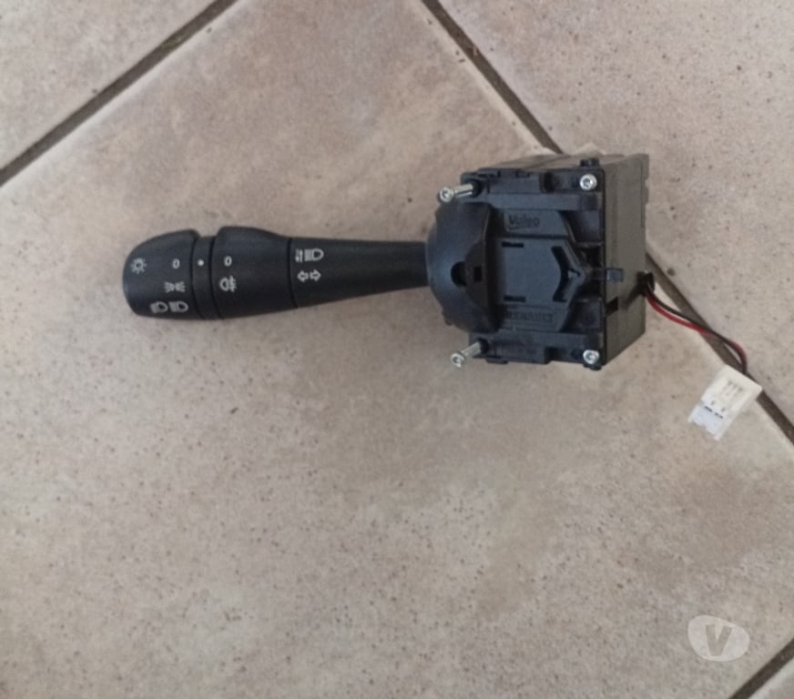Pièces et services auto Bouches-du-Rhône Vitrolles - 13127 - Photos Vivastreet Vend commando Clio 4