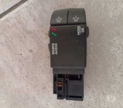 Pièces détachées auto Vitrolles Bouches-du-Rhône - Photos Vivastreet Vend commande radio Renault