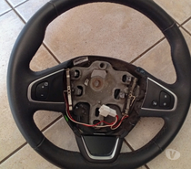Vend volant clio4
