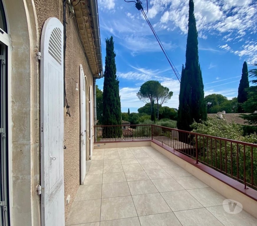 Location appartement Gard Nimes - Photos Vivastreet Appartement lumineux avec terrasse - quartier croix de fer