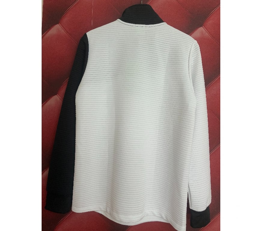 Vêtements occasion Rhône Caluire et Cuire - 69300 - Photos Vivastreet état neuf tenue de sport ERIMA