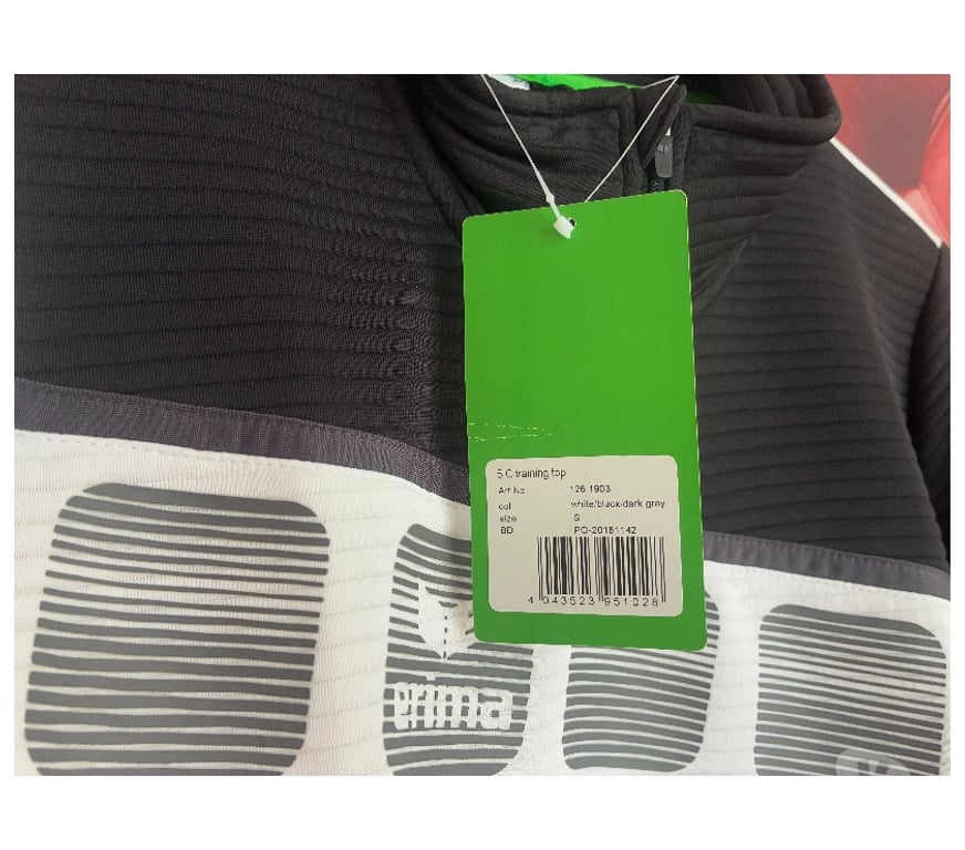 Vêtements occasion Rhône Caluire et Cuire - 69300 - Photos Vivastreet état neuf tenue de sport ERIMA