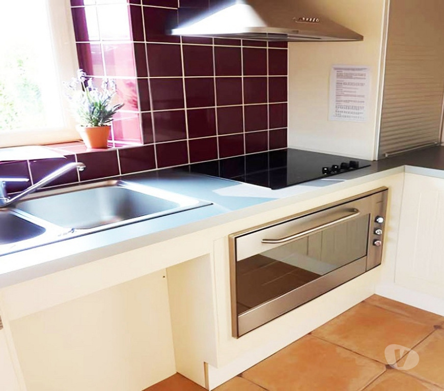 location saisonniere Maine-et-Loire St Sauveur de Flee - 49500 - Photos Vivastreet Grand logement avec terrain de jeux, piscine et jacuzzi
