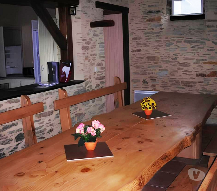 location saisonniere Maine-et-Loire St Sauveur de Flee - 49500 - Photos Vivastreet Grand logement avec terrain de jeux, piscine et jacuzzi