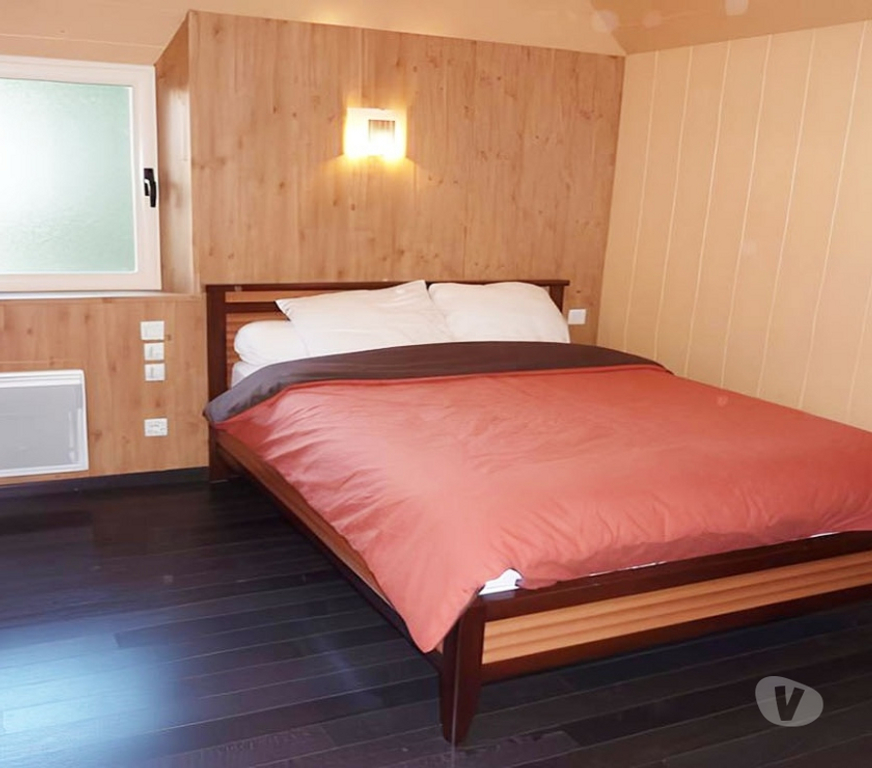 location saisonniere Maine-et-Loire St Sauveur de Flee - 49500 - Photos Vivastreet Grand logement avec terrain de jeux, piscine et jacuzzi