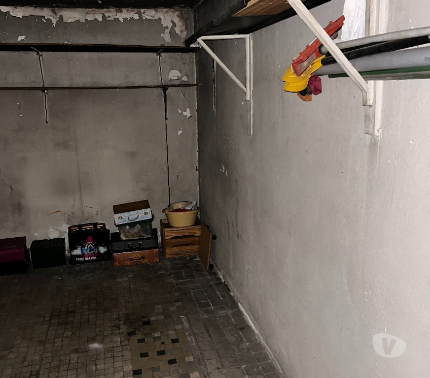 Vente Parking Rhône Vaulx en Velin - 69120 - Photos Vivastreet Vend garage 13 m² 6900 €
