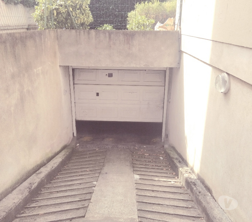 Vente Parking Seine-Saint-Denis Noisy le Sec - 93130 - Photos Vivastreet BOX PARKING SÉCURISÉ 14,50M2 _Noisy-le-Sec _Proche Gare