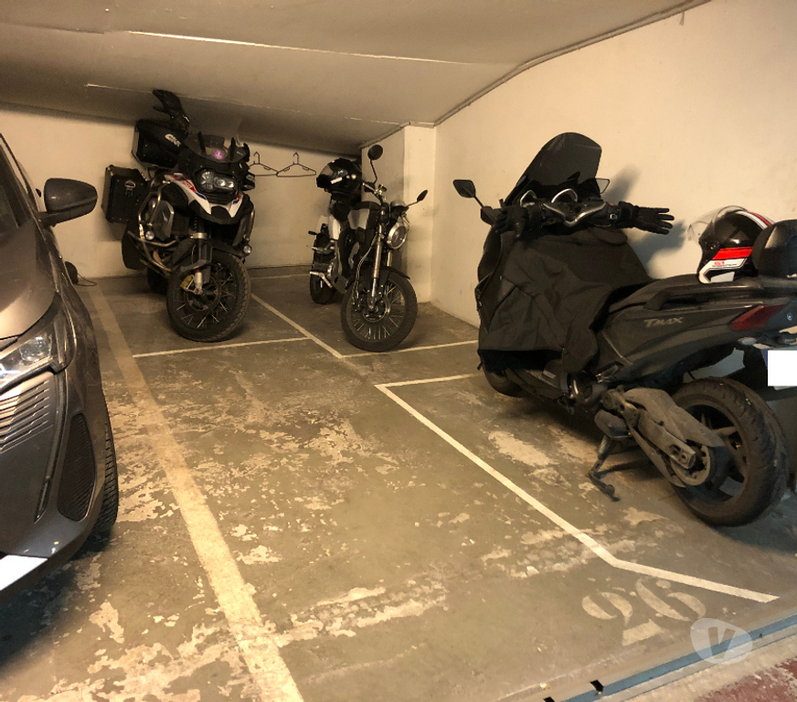 Parkings - Garages Paris Paris 17ème ardt - 75017 - Photos Vivastreet Parking box pour moto scooter Paris 17 Ternes-Maillot