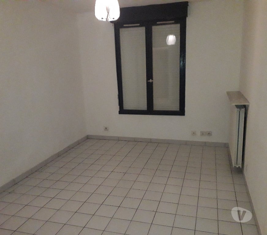 Location appartement Seine-et-Marne Combs la Ville - 77380 - Photos Vivastreet STUDIO A LOUER COMBS LA VILLE