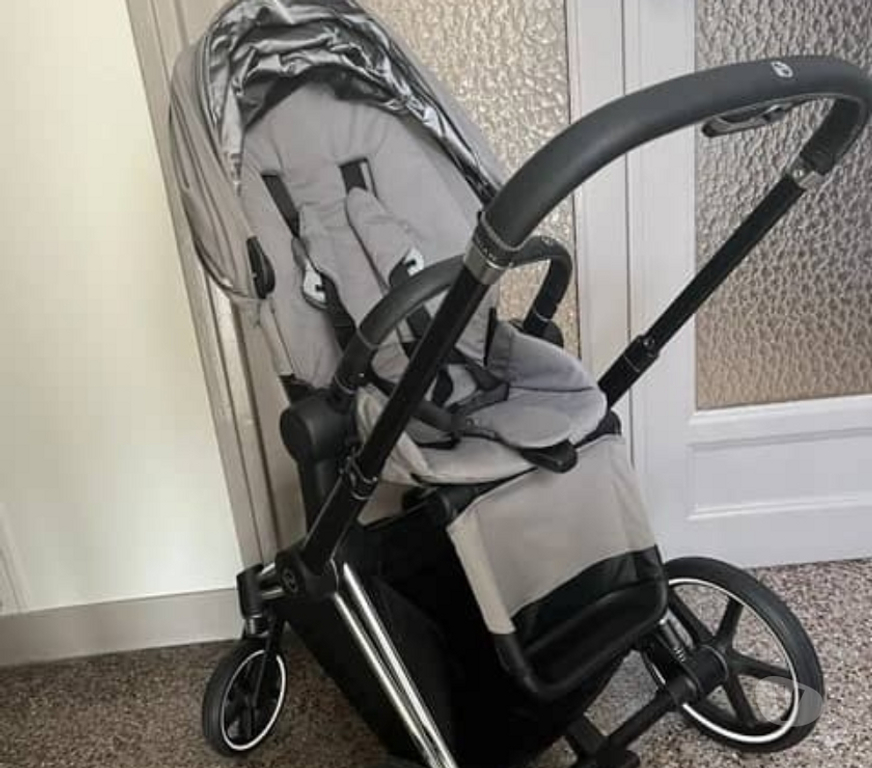 Equipements bébés Paris Paris 1er ardt - 75001 - Photos Vivastreet Poussette trio Cybex Priam 4 platinum