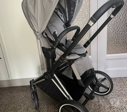 Equipements bébés Paris 1er ardt Paris - Photos Vivastreet Poussette trio Cybex Priam 4 platinum