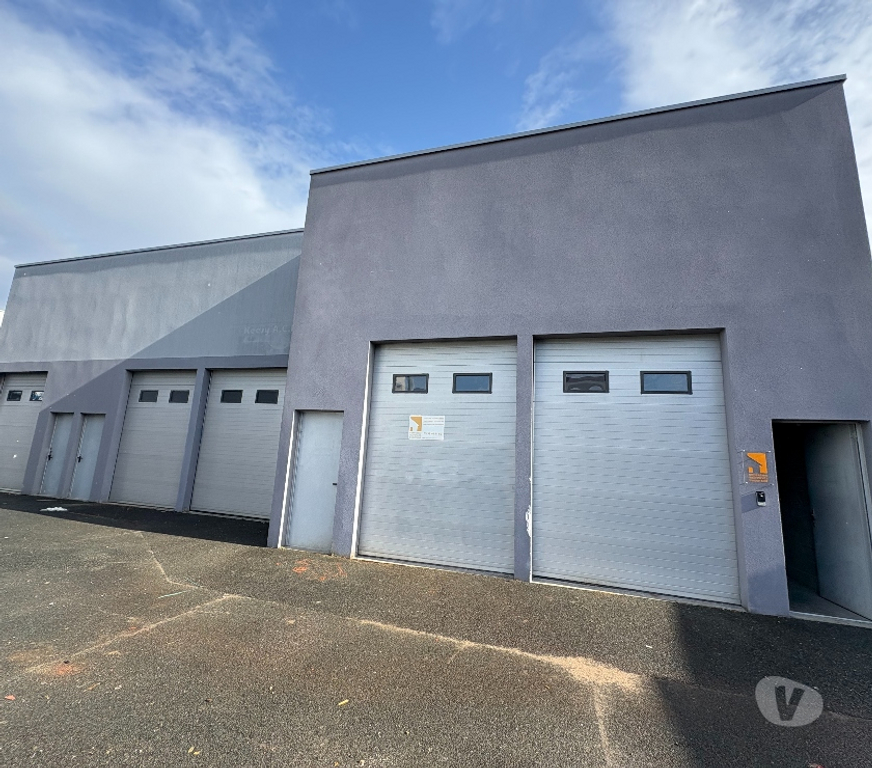 Parkings - Garages Gironde Cenon - 33150 - Photos Vivastreet Bureaux & Locaux Professionnels – 235 m² divisible
