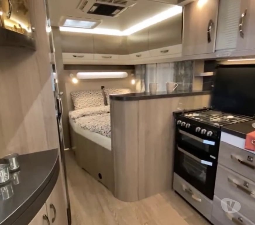 Caravane d'occasion Calvados Caen - 14000 - Photos Vivastreet Hobby prestige 720 kwfu
