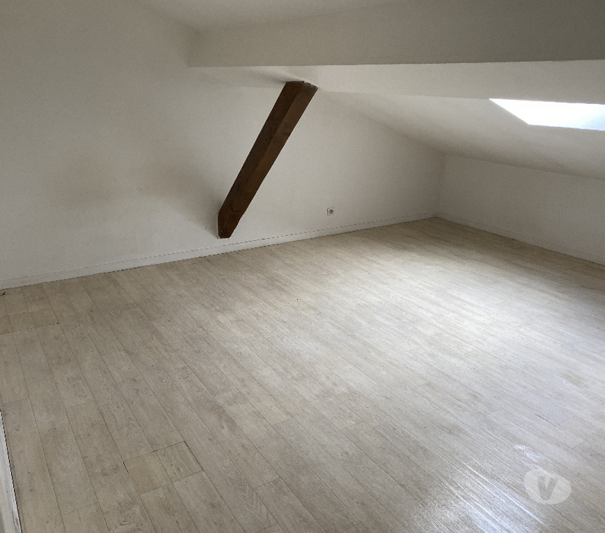 Location appartement Loire Le Chambon Feugerolles - 42500 - Photos Vivastreet DUPLEX T3 T4 CLIMATISE CALME AVEC PARKING disponible