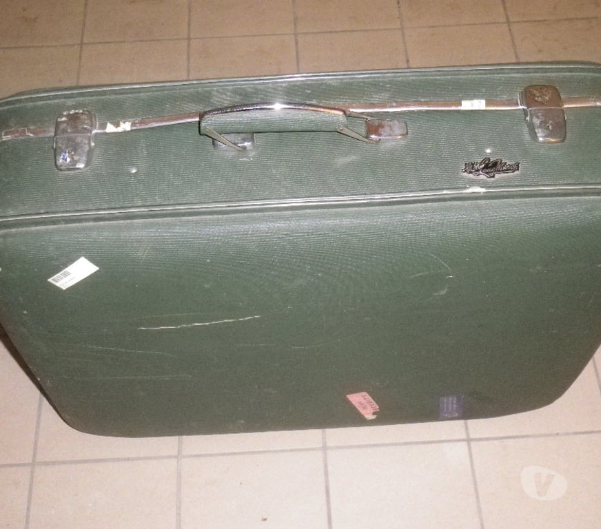 Accessoires - Bagagerie Ille-et-Vilaine Cesson Sevigne - 35510 - Photos Vivastreet 2 valises avec roulettes et clés
