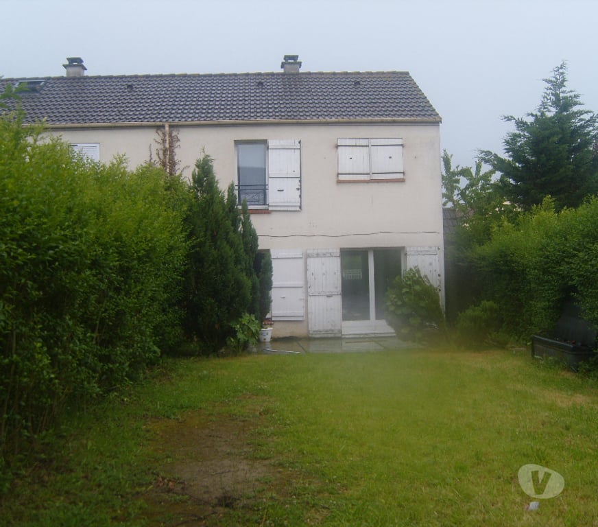Vente Maison Seine-et-Marne Savigny le Temple - 77176 - Photos Vivastreet Vend Pavillon Salon + 4 chambres sur 264 M2 de terrain