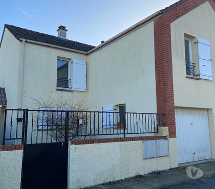 Maison à vendre Savigny le Temple Seine-et-Marne - Photos Vivastreet Vend Pavillon Salon + 4 chambres sur 264 M2 de terrain