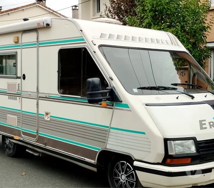 Camping car occasion Talence Gironde - Photos Vivastreet ERIBA jet 580 trés bon état