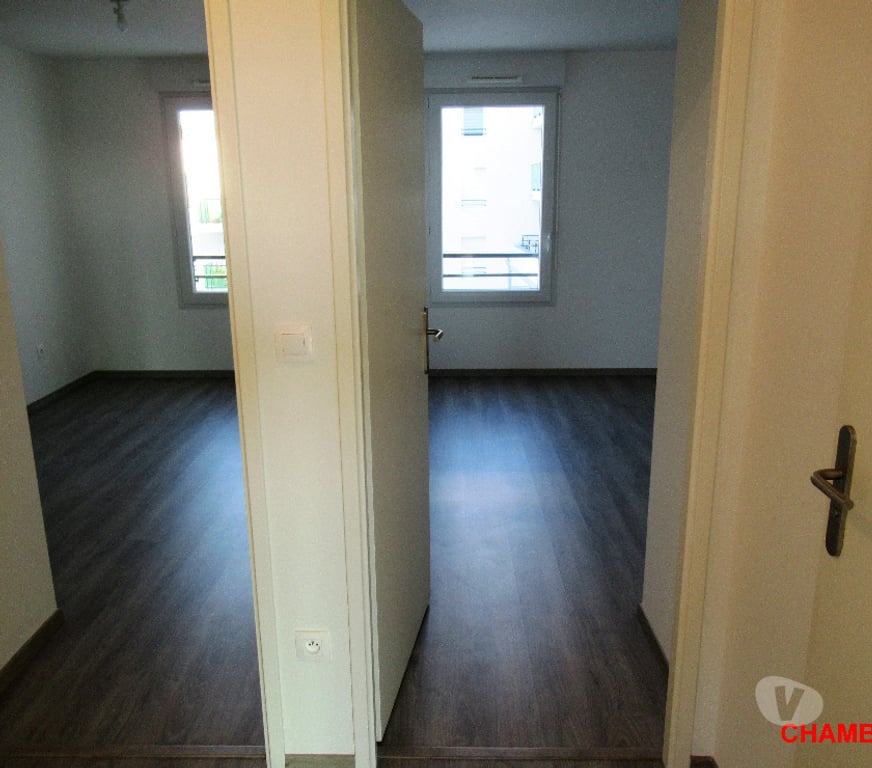 Location appartement Maine-et-Loire Angers - Photos Vivastreet A loué appt T3 de 2017, avec box, non meublé 960.00