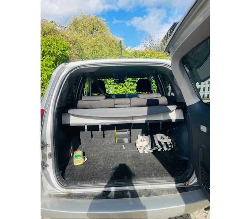 Voiture d'occasion Ain Divonne les Bains - 01220 - Photos Vivastreet Toyota RAV4 3 150ch Diesel