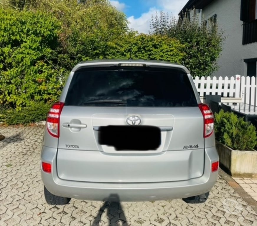 Voiture d'occasion Ain Divonne les Bains - 01220 - Photos Vivastreet Toyota RAV4 3 150ch Diesel