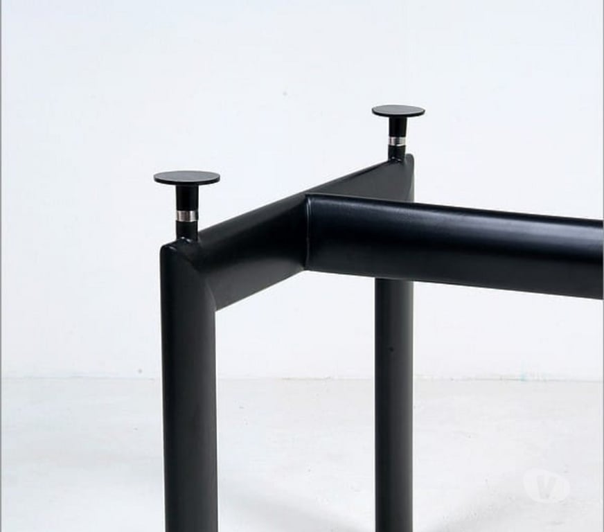 Ameublement & art de la table Ain Bellignat - 01100 - Photos Vivastreet pied Table design Lc6 couleur au choix fabriquée en Italie