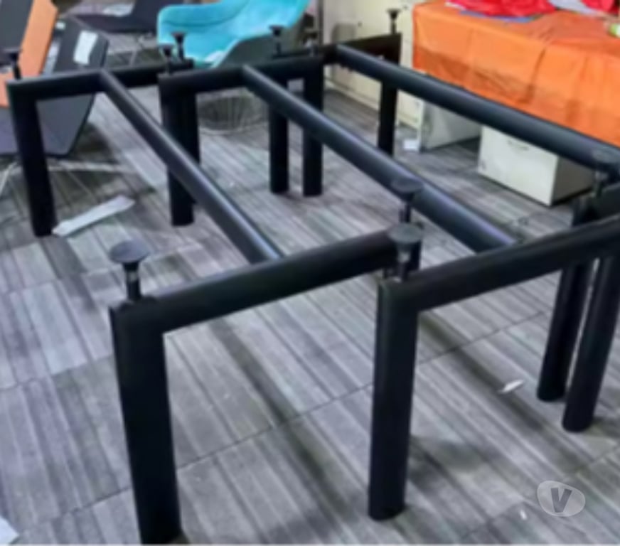 Ameublement & art de la table Ain Bellignat - 01100 - Photos Vivastreet pied Table design Lc6 couleur au choix fabriquée en Italie