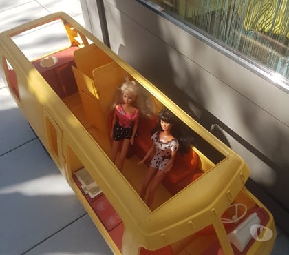 Jeux jouets occasion Juvisy sur Orge Essonne - Photos Vivastreet barbies ensemble camping car, voiture, vélo, meubles