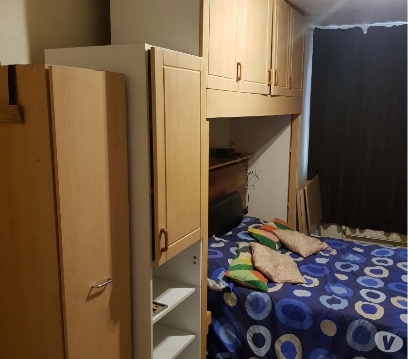 1 bed studio flat self contained, private parking, Luton in Leagrave LU4