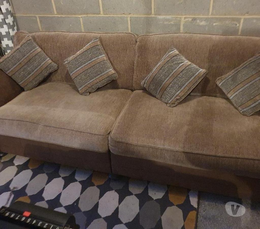 4 seater and 2 seater settees from dfs Shiremoor NE27