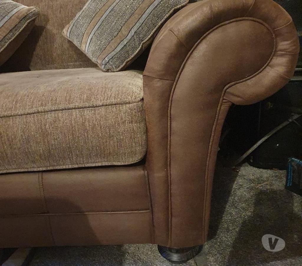 4 seater and 2 seater settees from dfs Shiremoor NE27