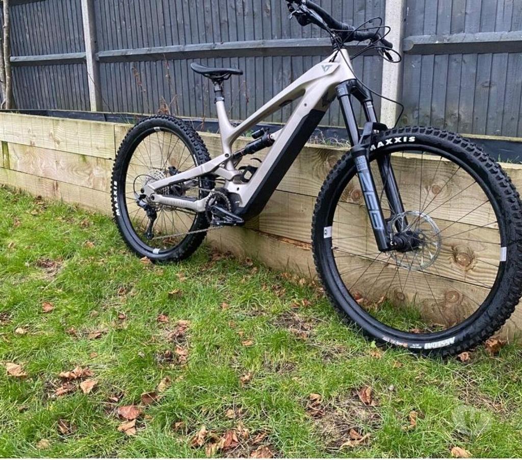 YT Decoy Core 2 XL 2022 Enduro EMTB ONLY 61 MILES Platinum G Notting