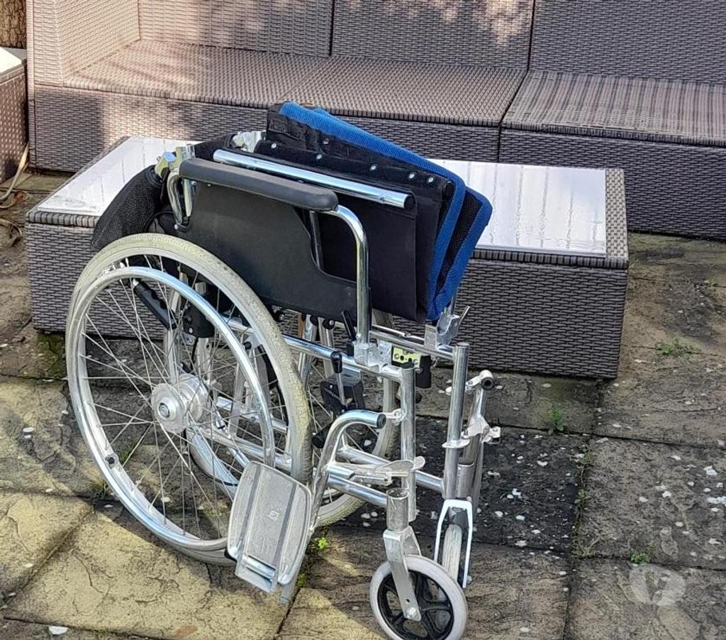 Folding extra wide wheelchair Stanwell TW19 325691268 Vivastreet