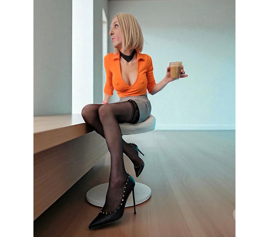 Trans Escorts Surrey Spelthorne - Photos for Sarah TV - English and Available for incall or outcalls