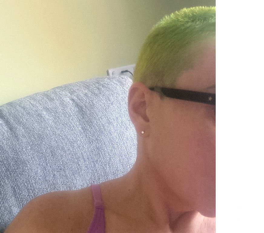 Adult Entertainment Glasgow Glasgow City Centre - Glasgow - Photos for Hairy amateur ENGLISH short hair alt, green hair £10