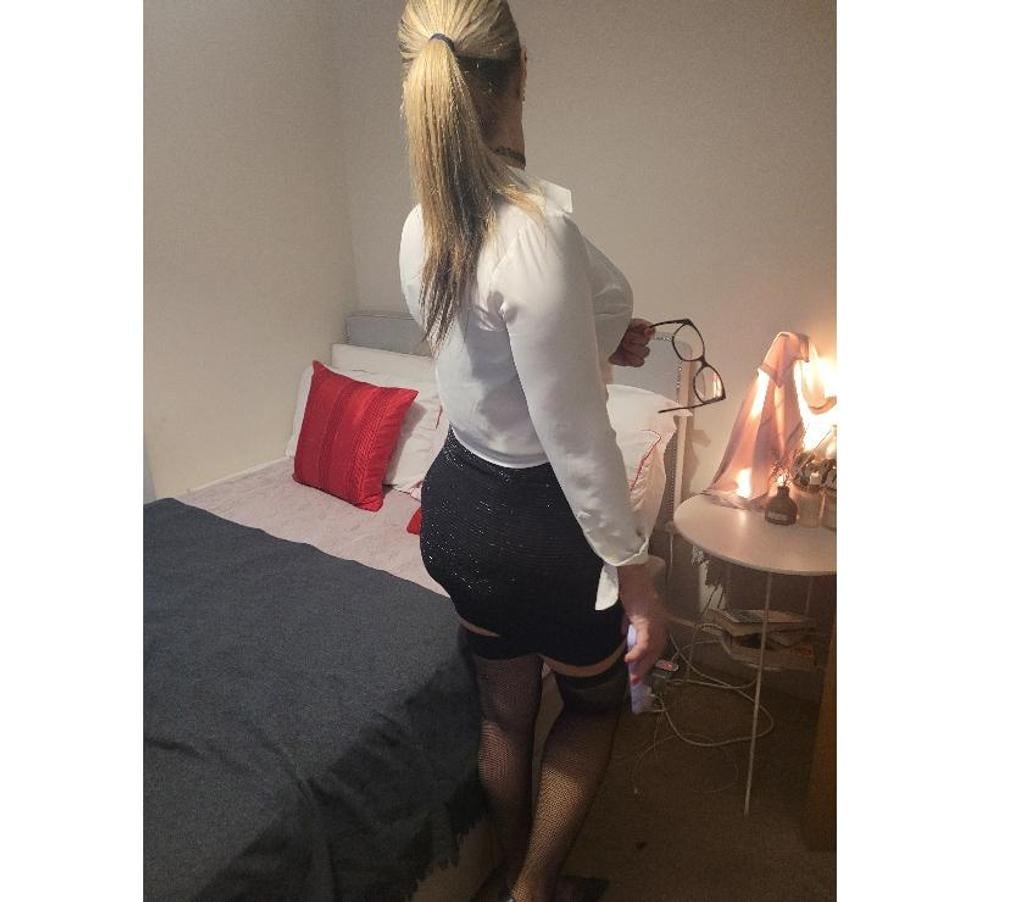 Escorts Warwickshire Stratford-on-Avon - Photos for Mature woman here for you let's to be happy xx