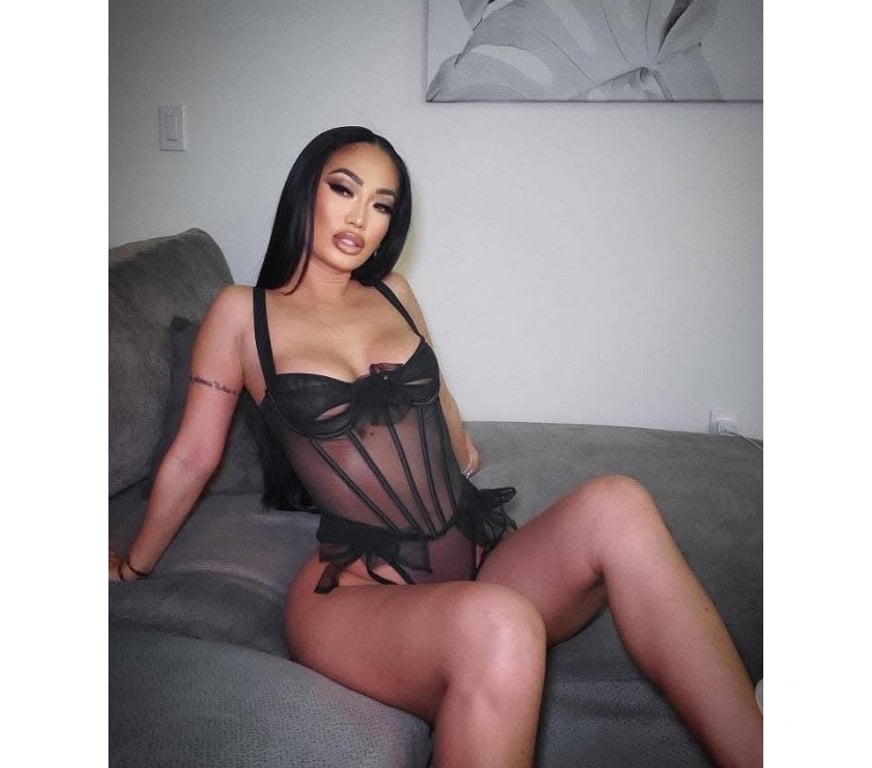 Escorts North West London Golders Green - North West London - Photos for Laura New Brazilian 100% real photos .Outcall London