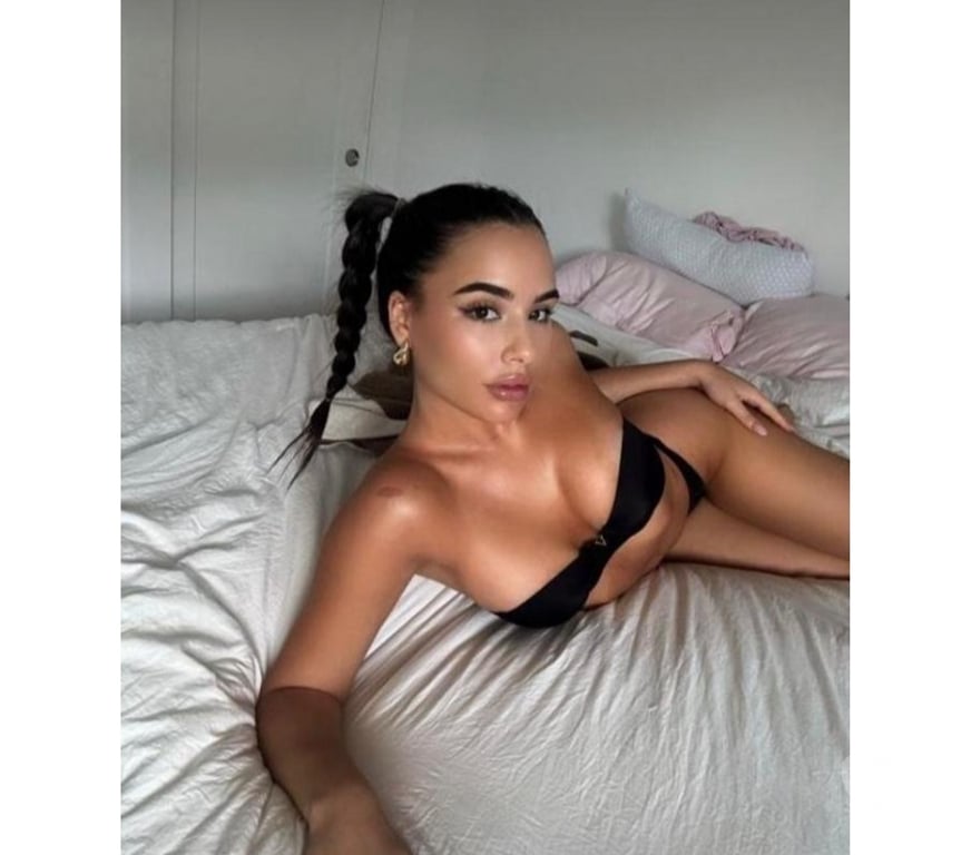 Escorts North West London Golders Green - North West London - Photos for Discreet & Elegant 🌸 London’s Finest Companion 💫