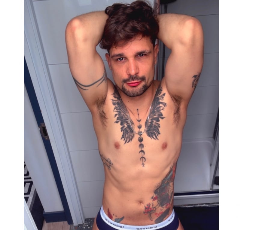 Gay massage North London Enfield - Photos for Cute Brazilian boy