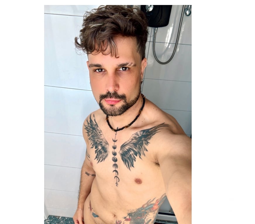 Gay massage North London Enfield - Photos for Cute Brazilian boy