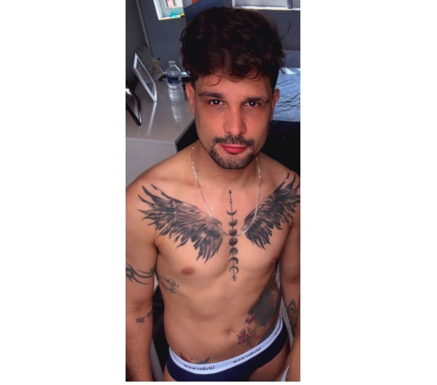 Gay massage North London Enfield - Photos for Cute Brazilian boy