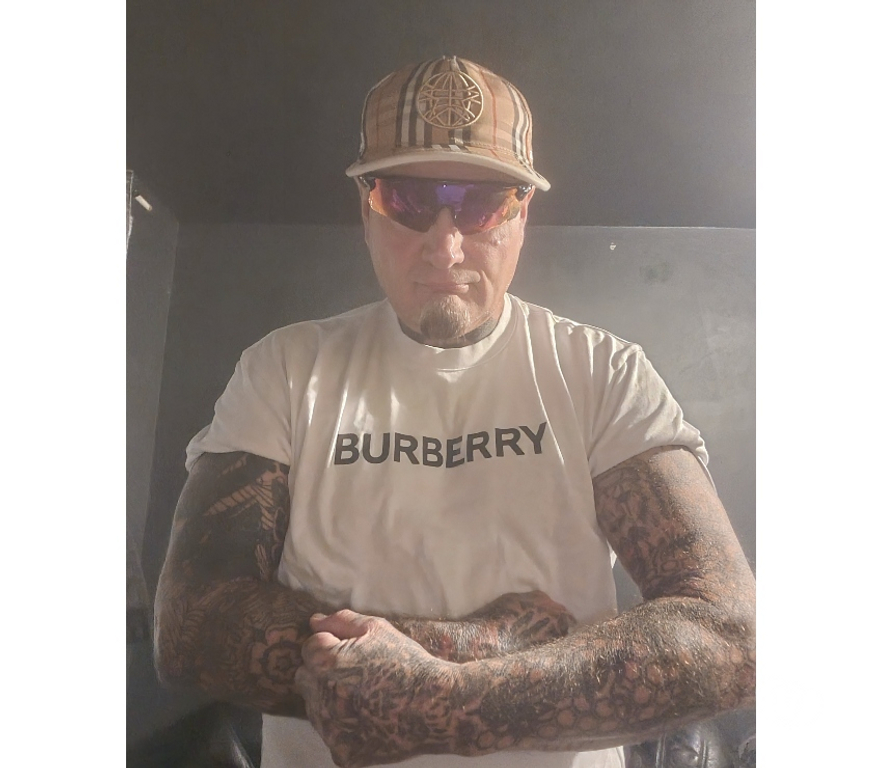 adult personals West Yorkshire Bradford - Photos for MATURE MAN OFFERS NAUGHTY BEDROOM FUN