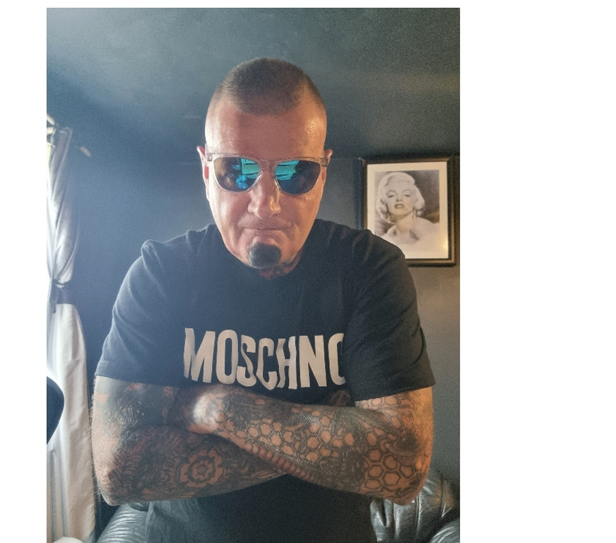 adult personals West Yorkshire Bradford - Photos for Mature Male 46 seeking open minded females for naughty fun