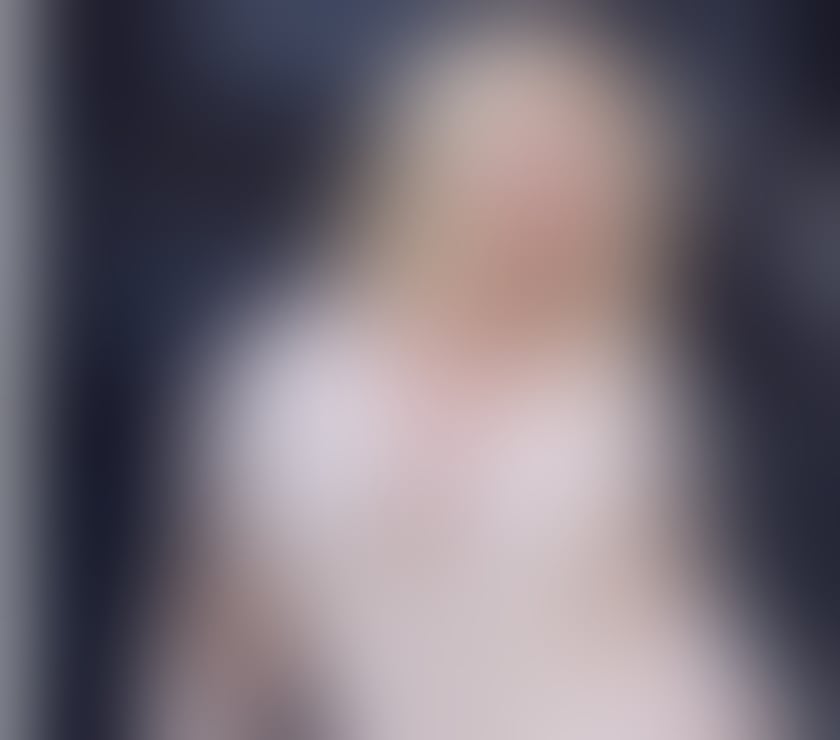 Escorts Aldgate Central London - Photos for Mature Blonde & Busty