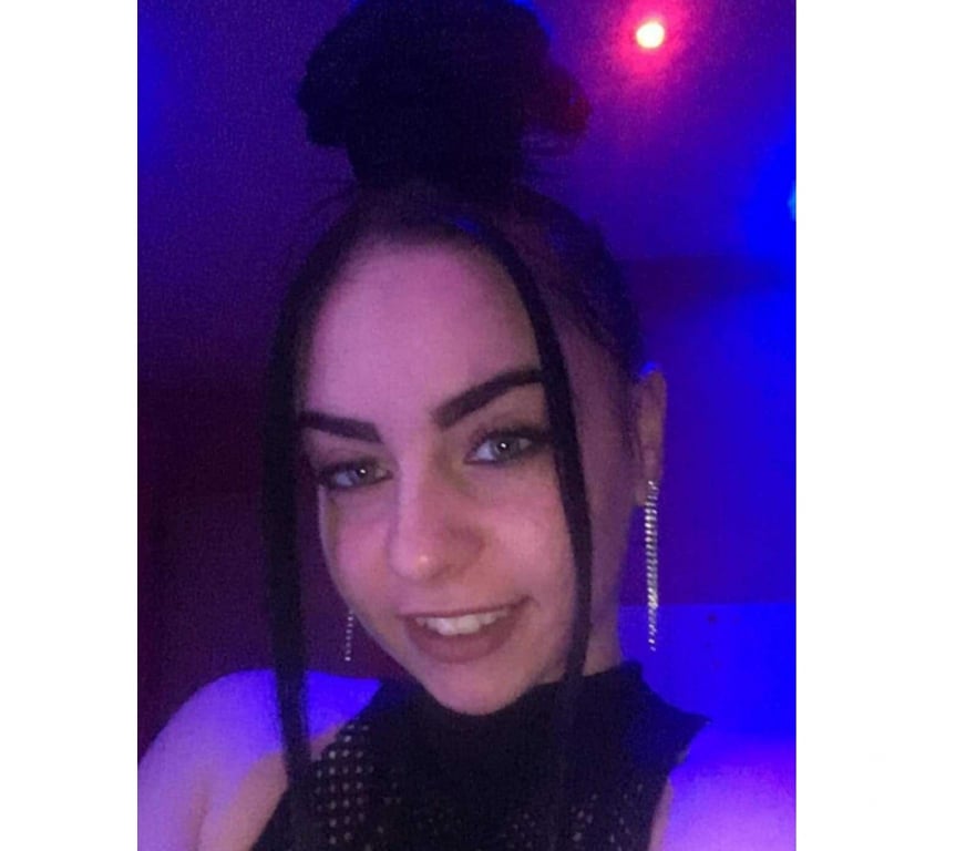Escorts West Yorkshire Kirklees - Photos for AMY - Petite Girl