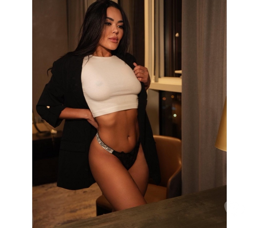 Escorts Buckinghamshire Milton Keynes - Photos for SABRINA PEACHY ROUNDED BRAZILIAN BOOTY 🍑😈