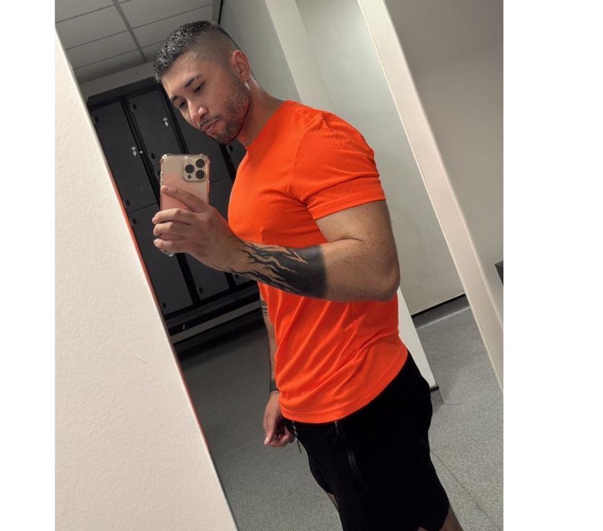 Gay massage Kent Dartford - Photos for Camilo and martin WhatsApp: 07899031585
