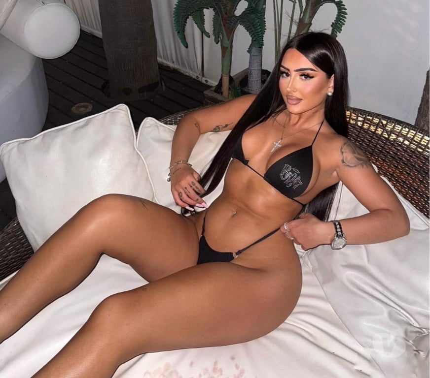 Escorts Cheshire West and Chester Chester - Cheshire West and Chester - Photos for VERA CHESTER BIG BUM PARTY GIRL Incall&Outcall