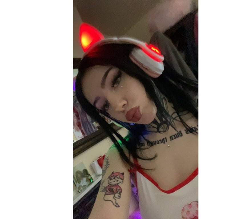 Adult Entertainment Derbyshire Derby - Photos for 1 2 girl naughty, tatted girls looking for video calls📲